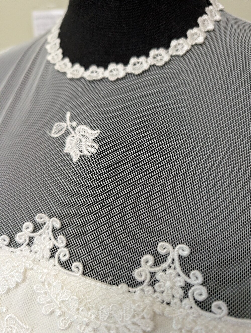 Jessica McClintock Gorgeous Vintage Lace Wedding Dress
-NWT Size 10 - Picture 13 of 16